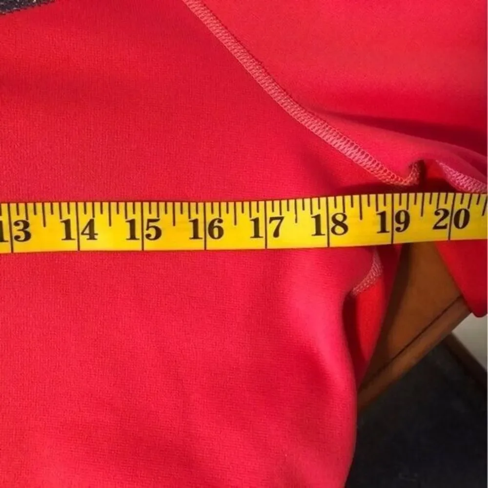 Nike Therma-Fit Womens's Large Salmon Bright Pink Hooded Long Sleeve Pullover‎